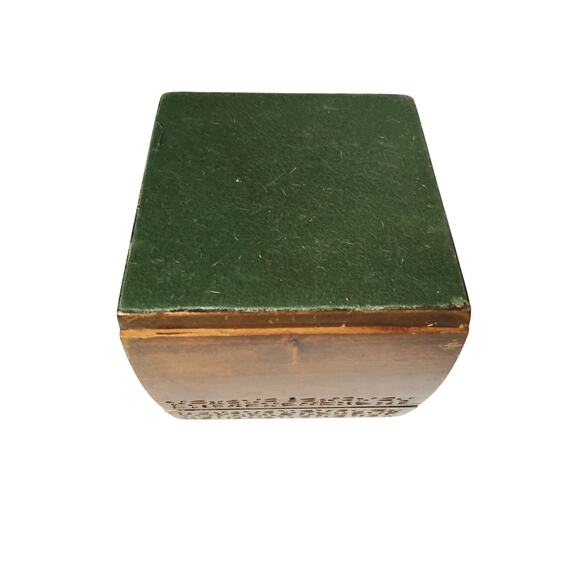 Vintage Russian wooden carved jewelry box - Picture 8 of 8